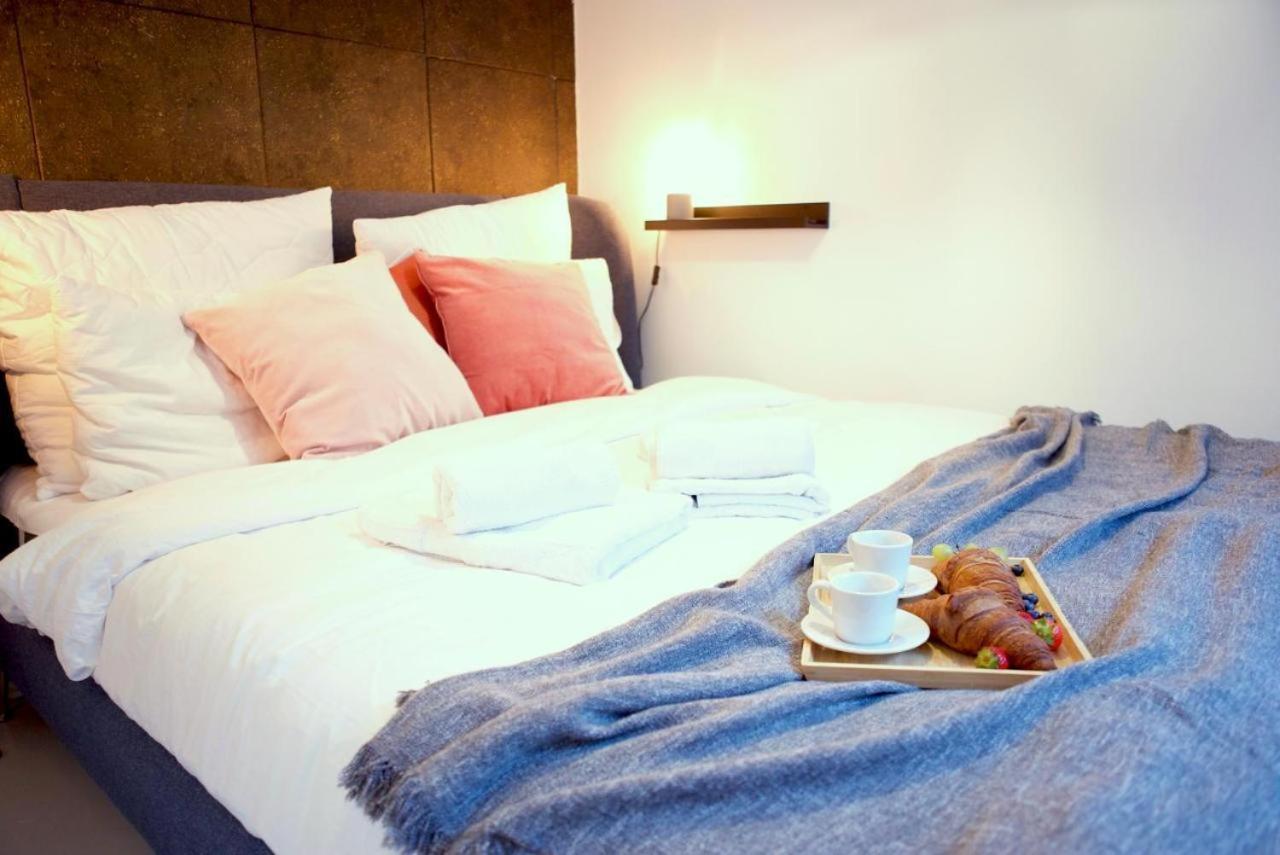 P&O Serviced Apartments Kinowa Varsavia Esterno foto